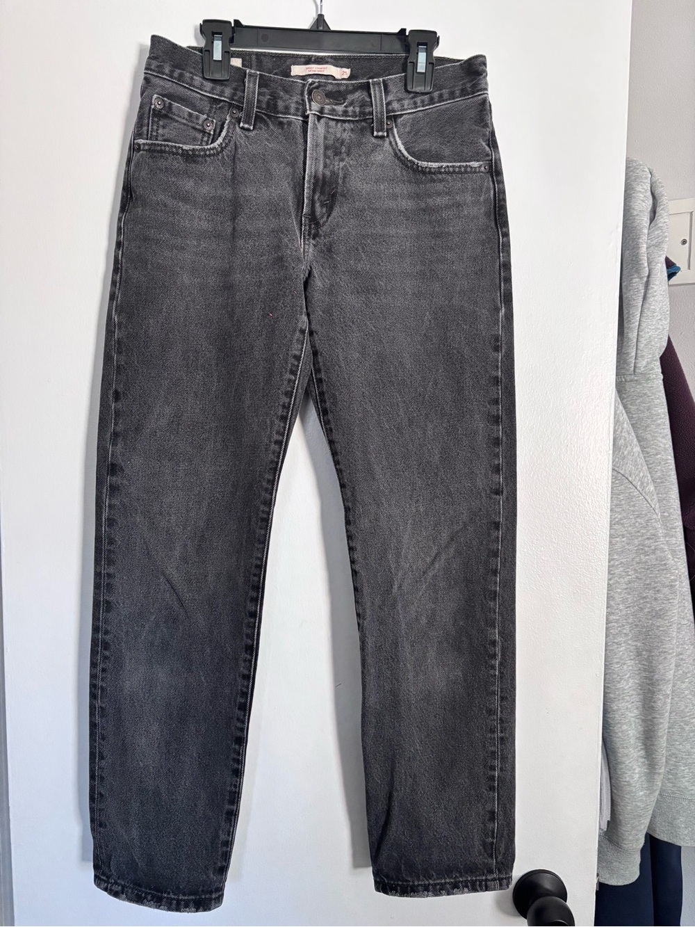LEVI’S Black Washed Middy Straight Jeans